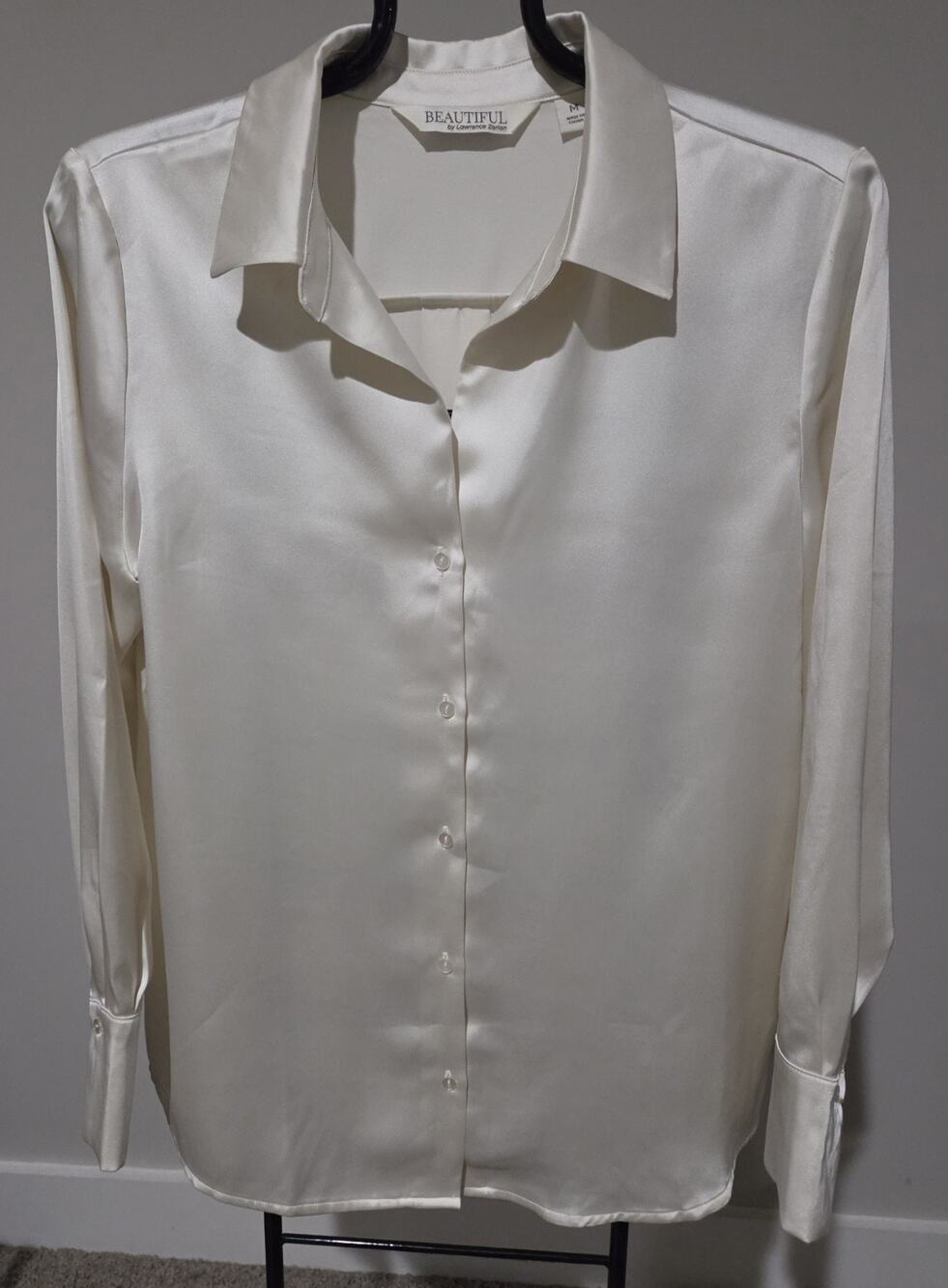 BEAUTIFUL Satin Button Front Blouse Size Med Ivory A630690 NWOT